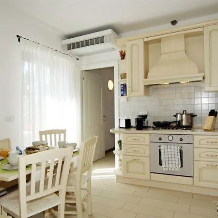 Sleeps 8 Pool Air Con Villa *