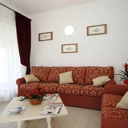 Villa Sleeps 8 Pool Air Con